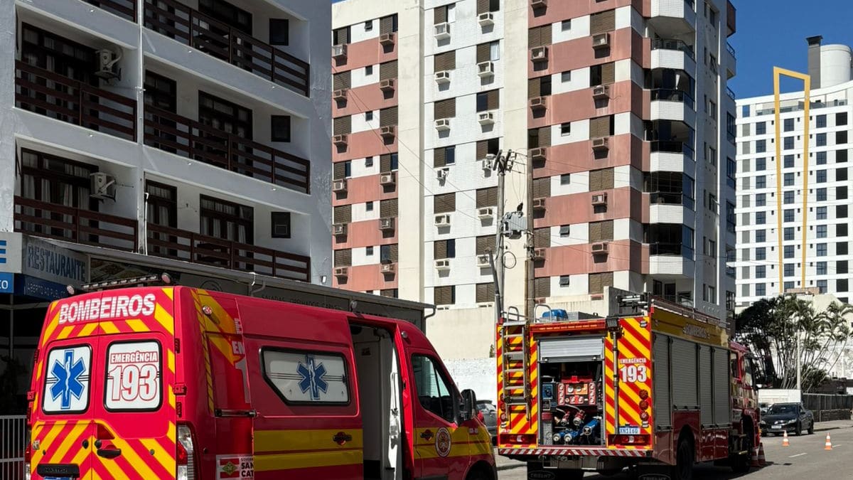 Princípio de incêndio atinge restaurante em Laguna e mobiliza bombeiros