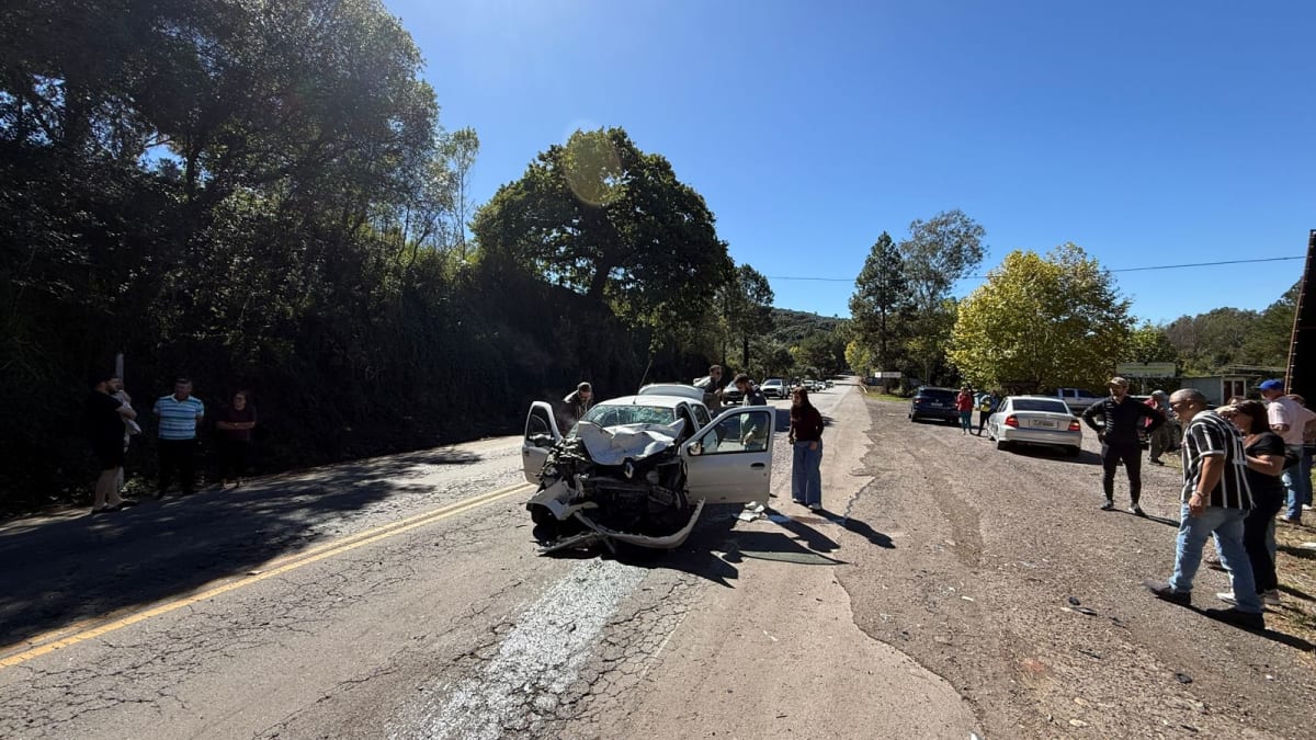 Idoso morre após grave colisão entre três veículos na Rota do Sol, em Caxias do Sul