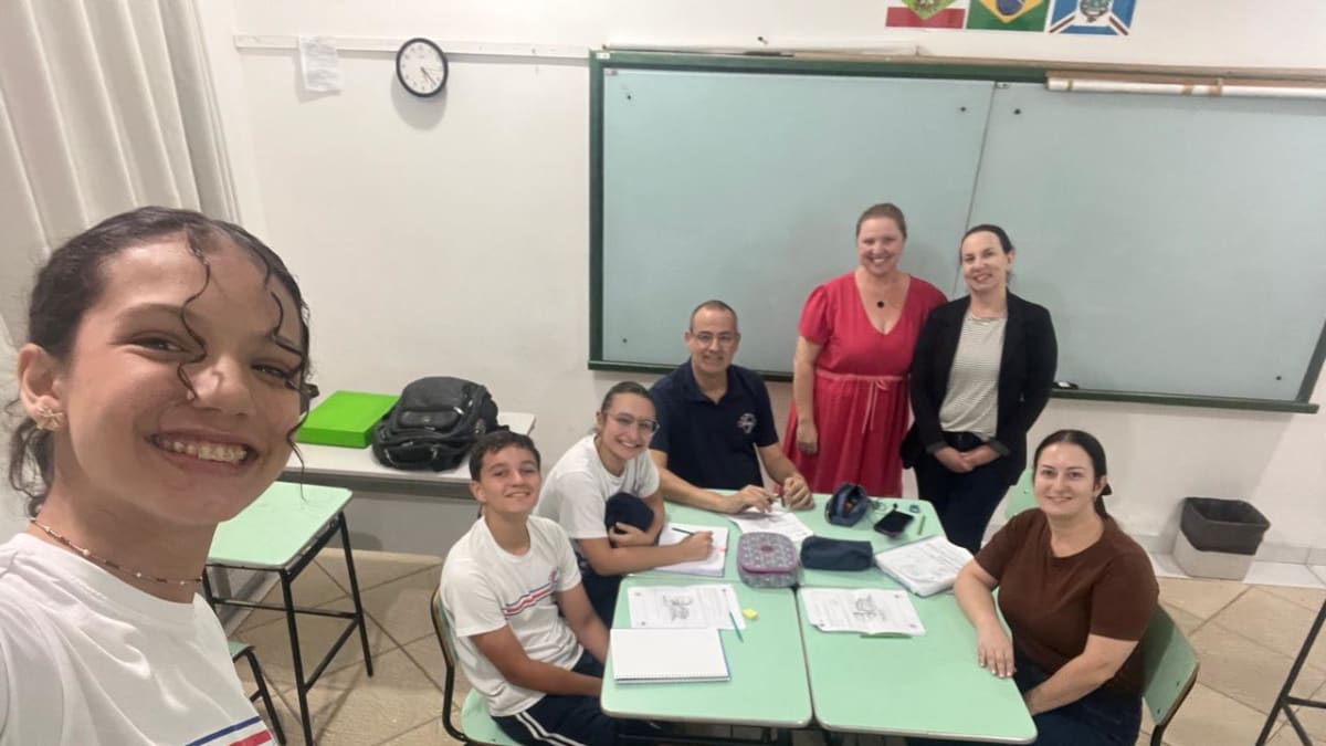 Alunos de Içara representam o Brasil na olimpíada de matemática na França