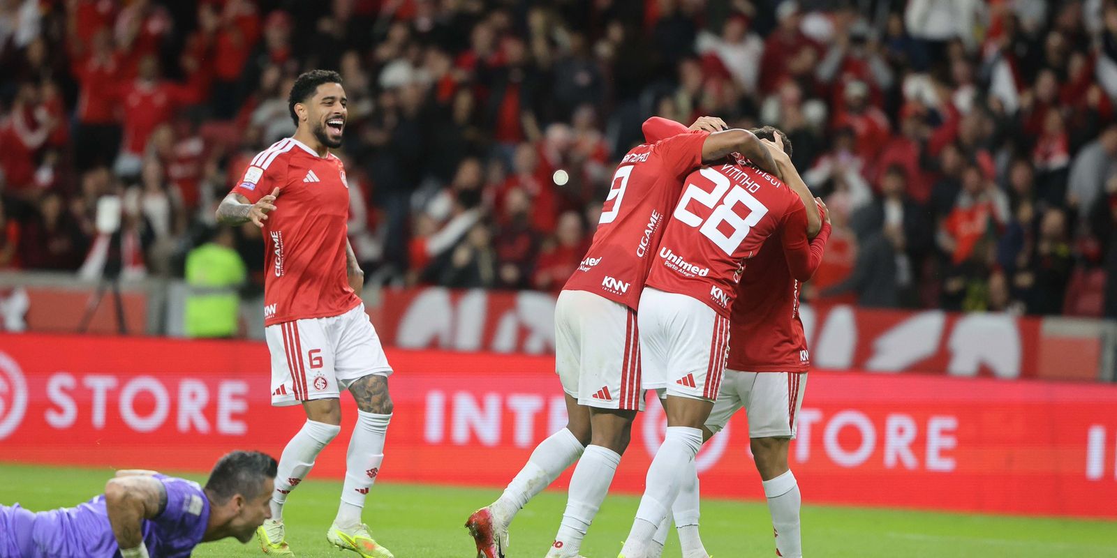Internacional vence Fluminense e encerra jejum em casa