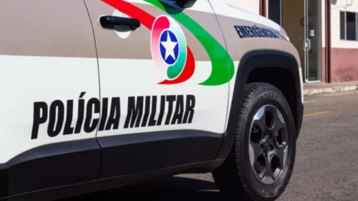 Ex-funcionário ameaça trabalhadores, rouba caminhão e atropela homem durante fuga em SC