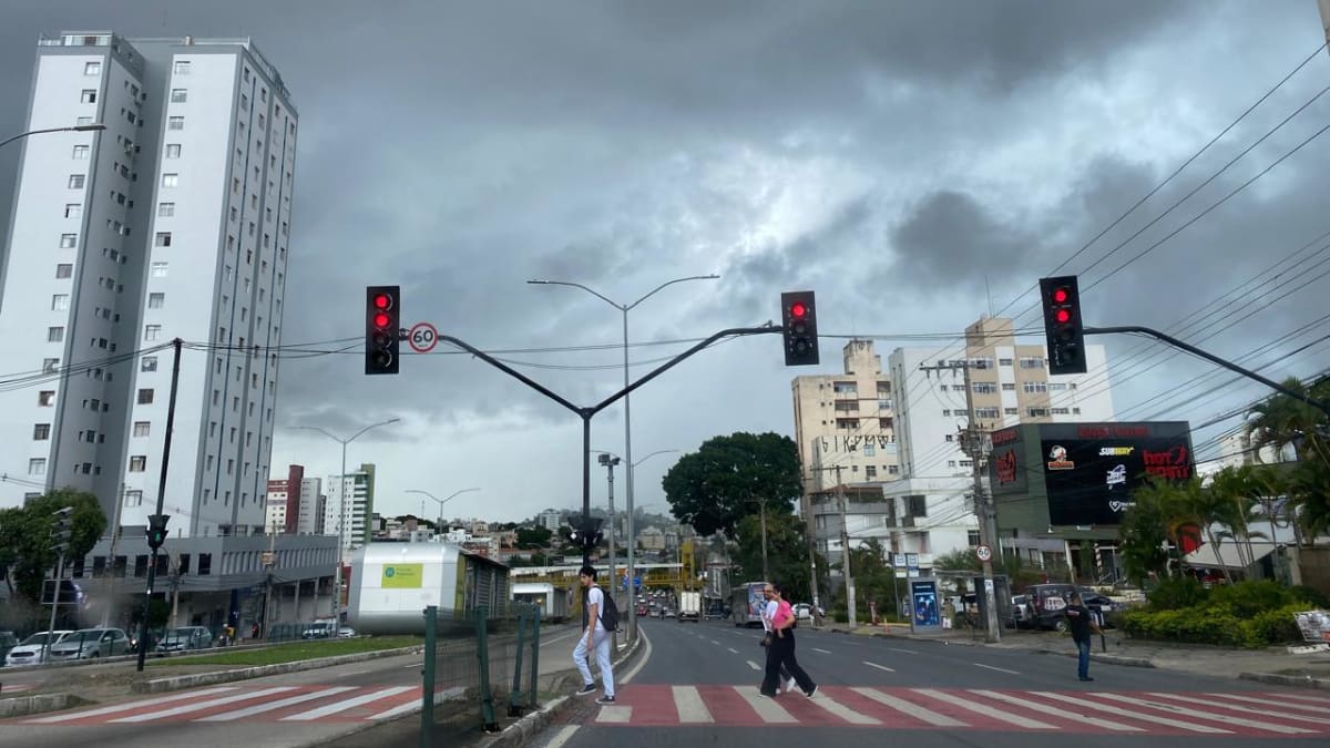 Belo Horizonte registra sensação térmica negativa e alerta para chuva isolada