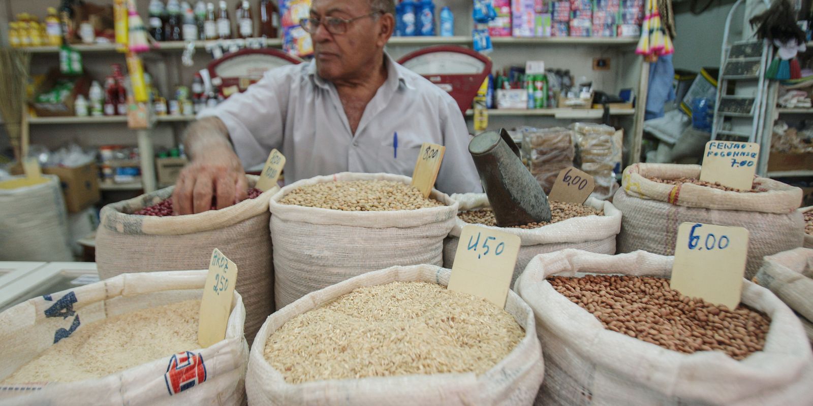 Mercado eleva previsão da inflação para 4,89% em 2024