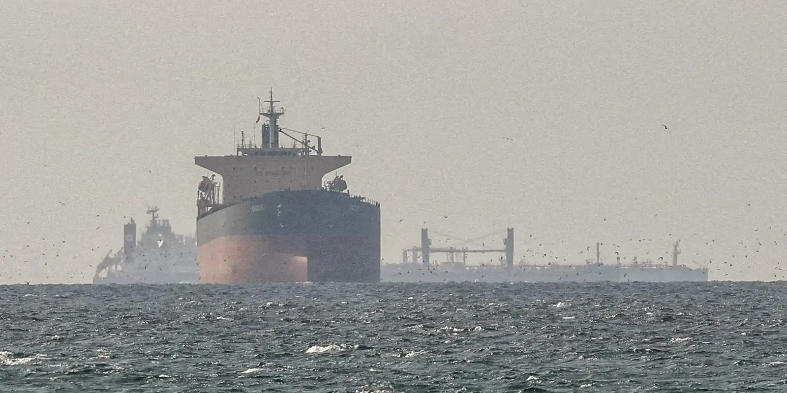 Irã nega passagem de navios americanos pelo Estreito de Ormuz