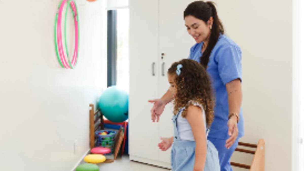 Setor de neuroreabilitação infantil no Brasil enfrenta desafios e busca expansão qualificada
