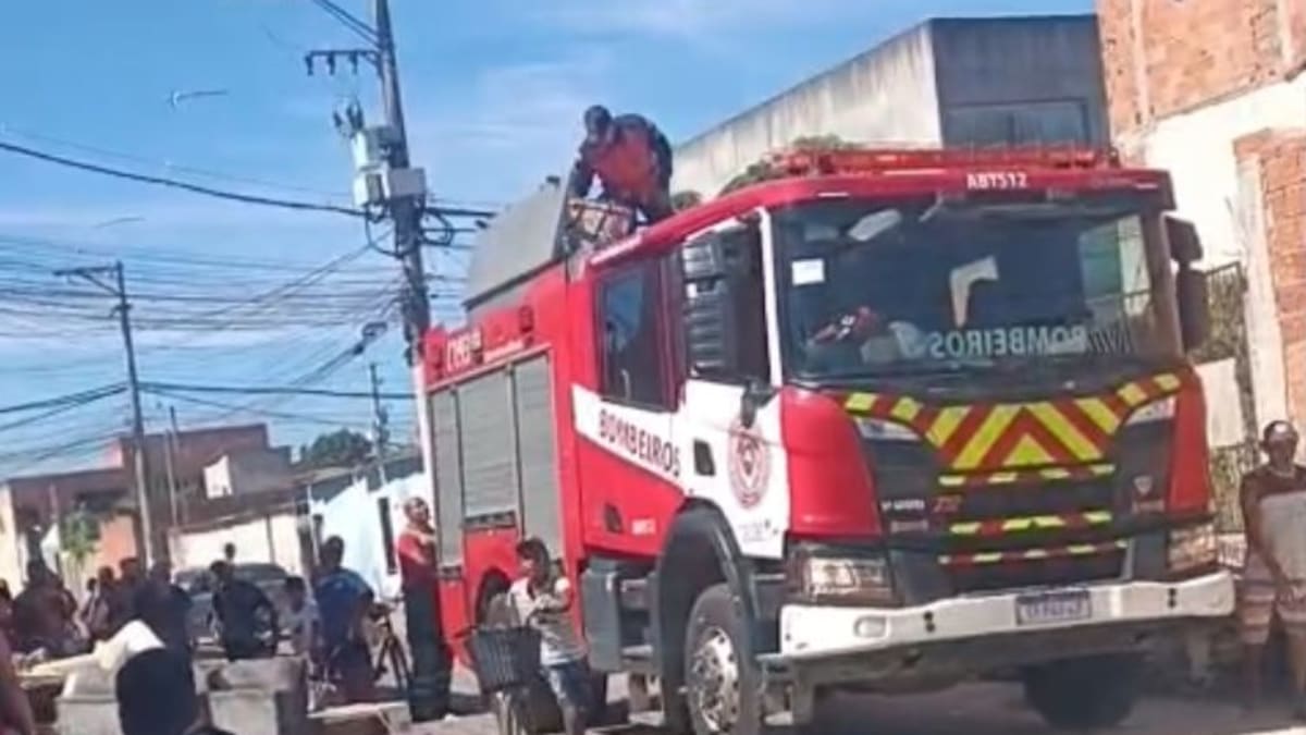 Incêndio destrói casa de família com gestante em Vila Velha