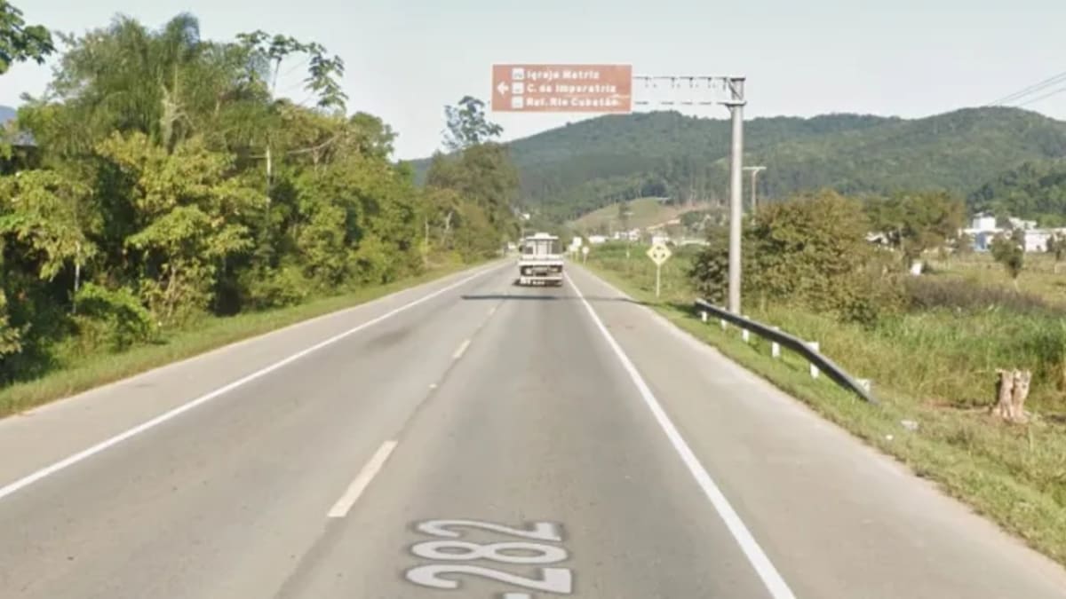 Operação Pare e Siga na BR-282 entre Rancho Queimado e Alfredo Wagner
