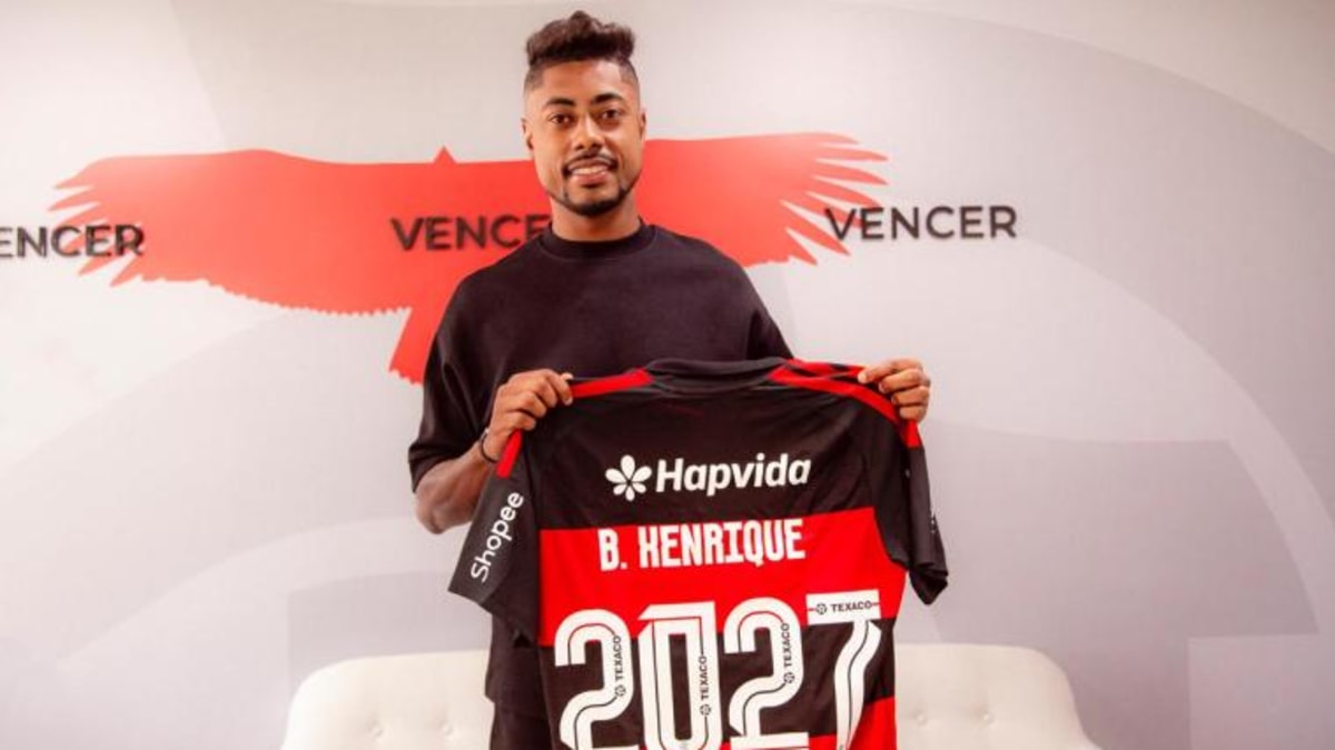 Bruno Henrique renova contrato com o Flamengo até o fim de 2027