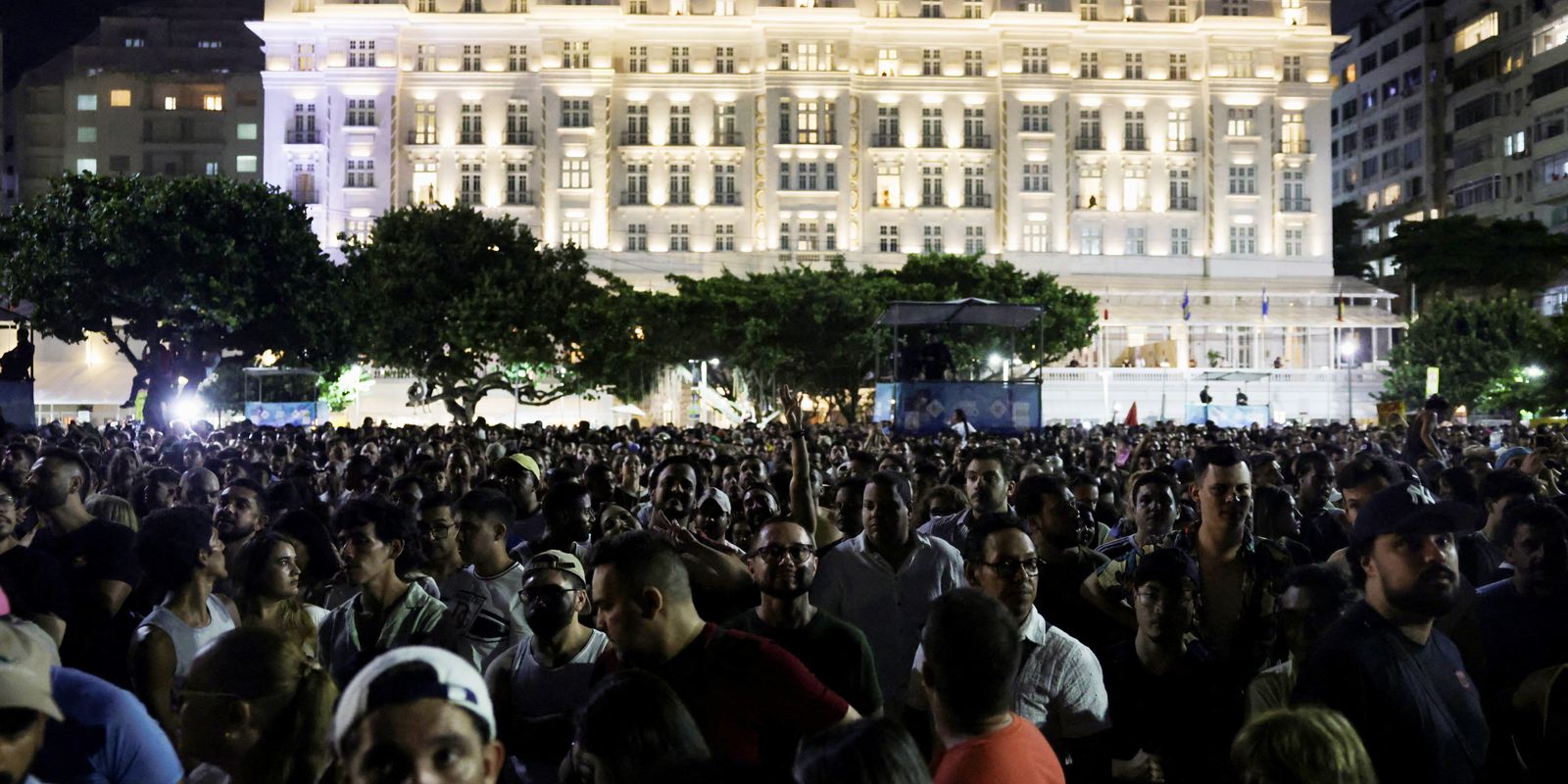 Shakira reúne mais de 2 milhões em Copacabana