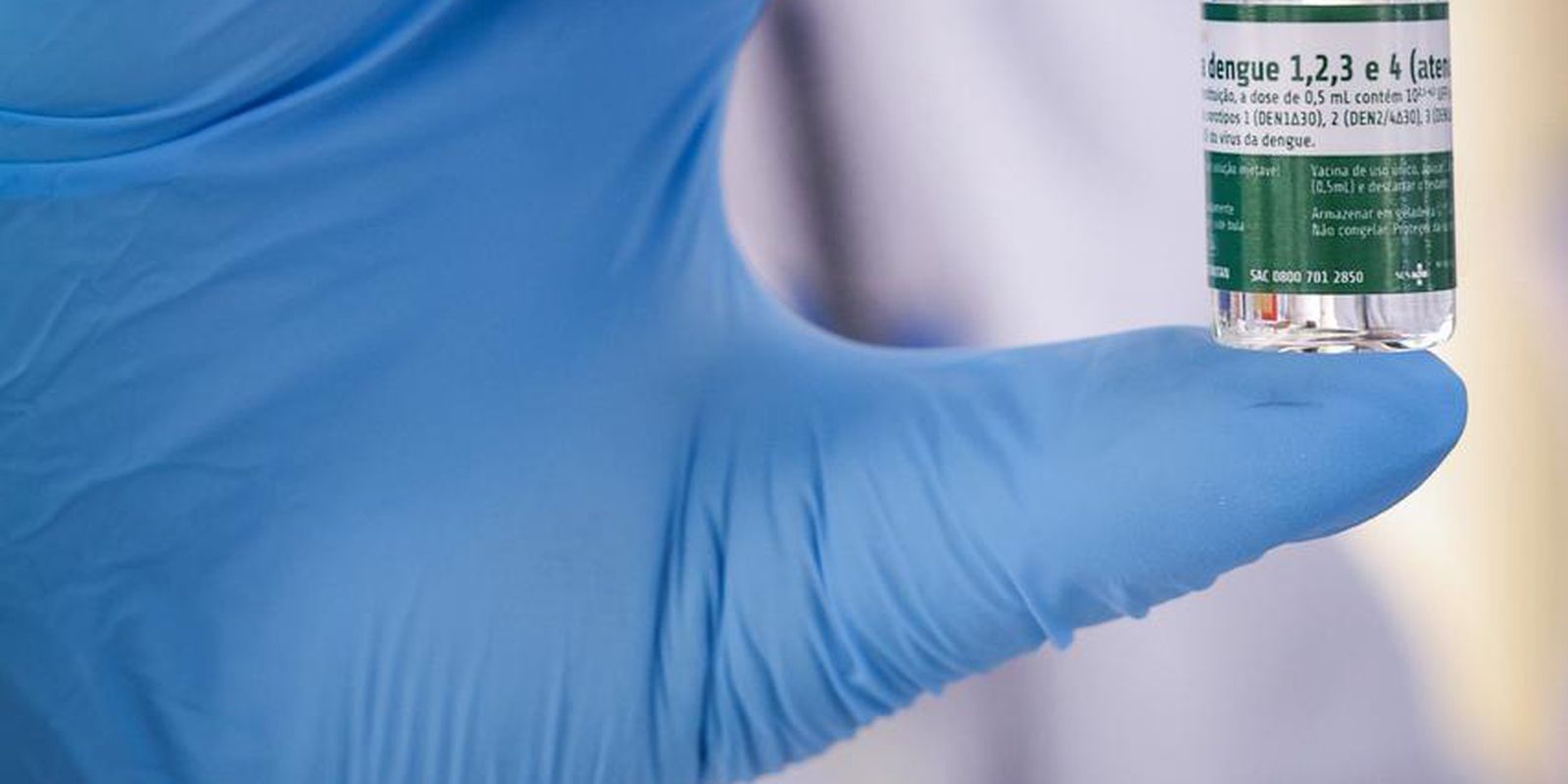 Vacinação contra dengue é ampliada para profissionais da saúde e pessoas com