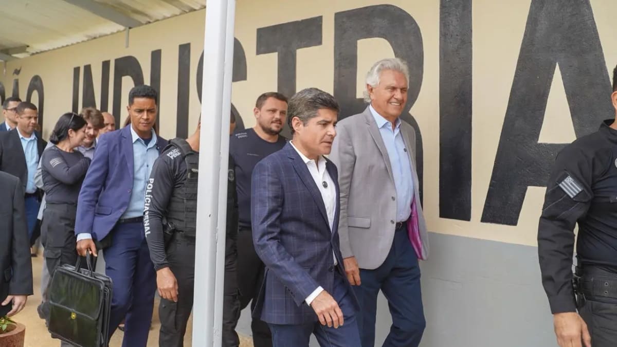 Em Goiás, ACM Neto visita complexo prisional, elogia Caiado e diz que estado passou por transformação