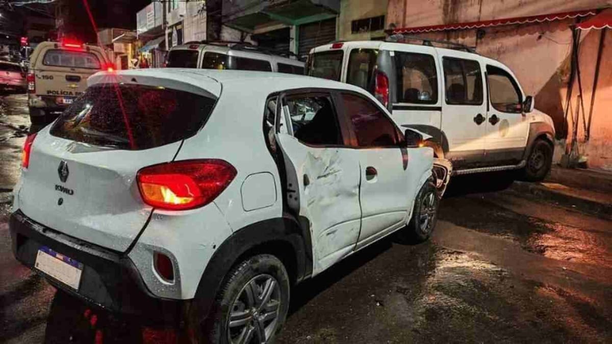 Três suspeitos são presos após troca de tiros com policiais em Itapuã, Salvador