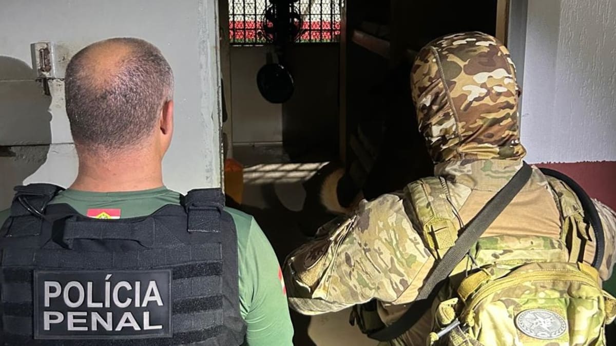 Médico é preso após atirar em policial durante operação contra esquema de atestados falsos em Santa Catarina