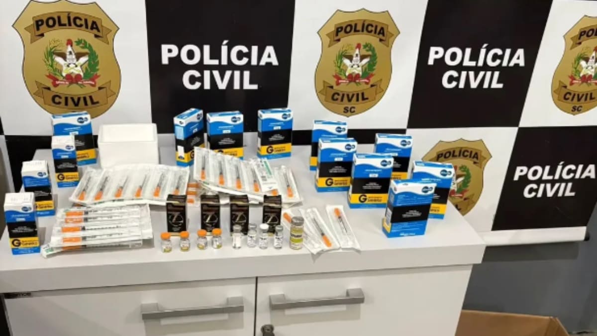 Polícia prende três homens por venda e aplicação de anabolizantes ilegais em farmácia de Gaspar