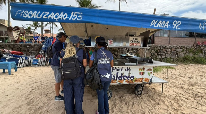 Vigilância Sanitária realiza operação na Praia do Tombo durante feriado do Dia do Trabalhador