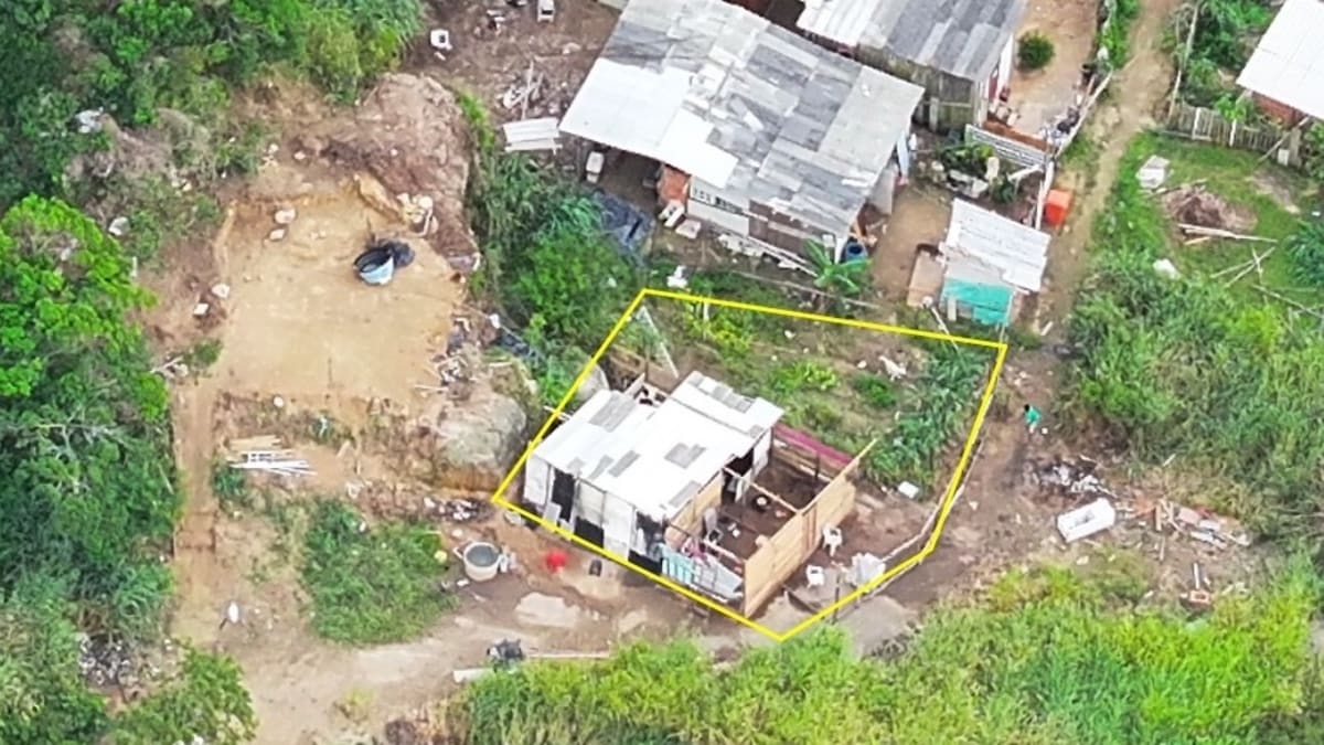 Quatro construções irregulares são demolidas na Vila Aparecida em Florianópolis