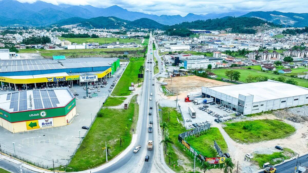 BR-282 em SC opera em sistema Pare e Siga por 58 km durante obras