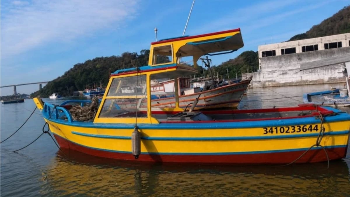 Três pescadores são resgatados após ficarem à deriva no litoral do Espírito Santo