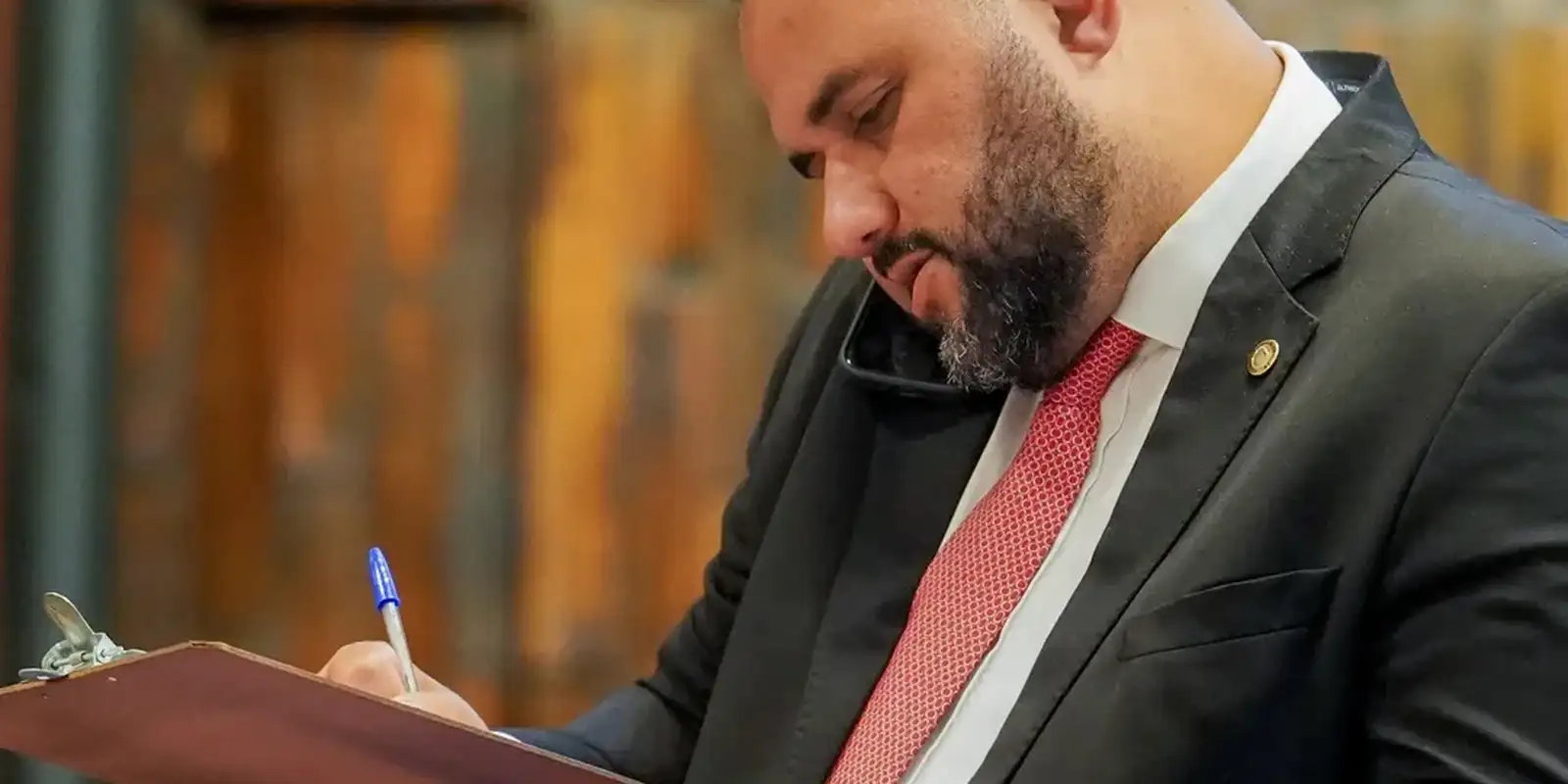 Deputado Thiago Rangel é alvo da Operação Unha e Carne