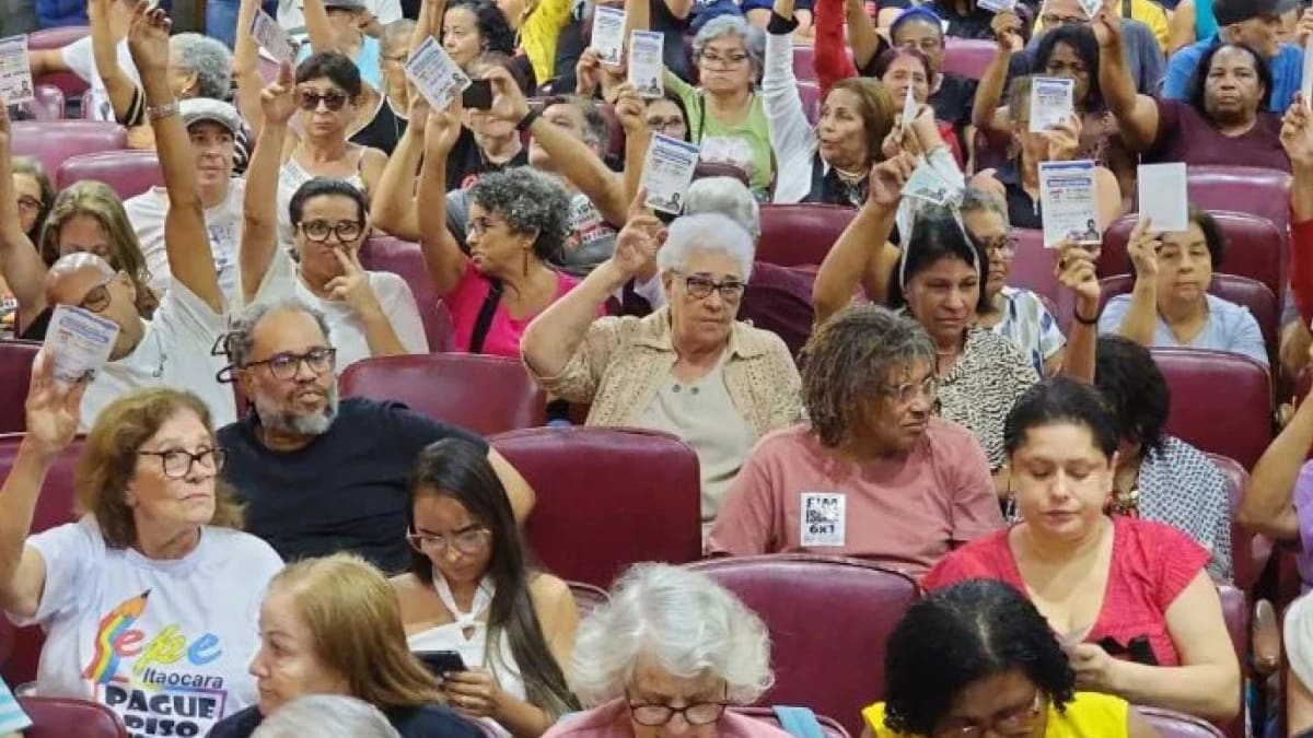 Professores e funcionários da rede estadual do Rio fazem paralisação de 24 horas