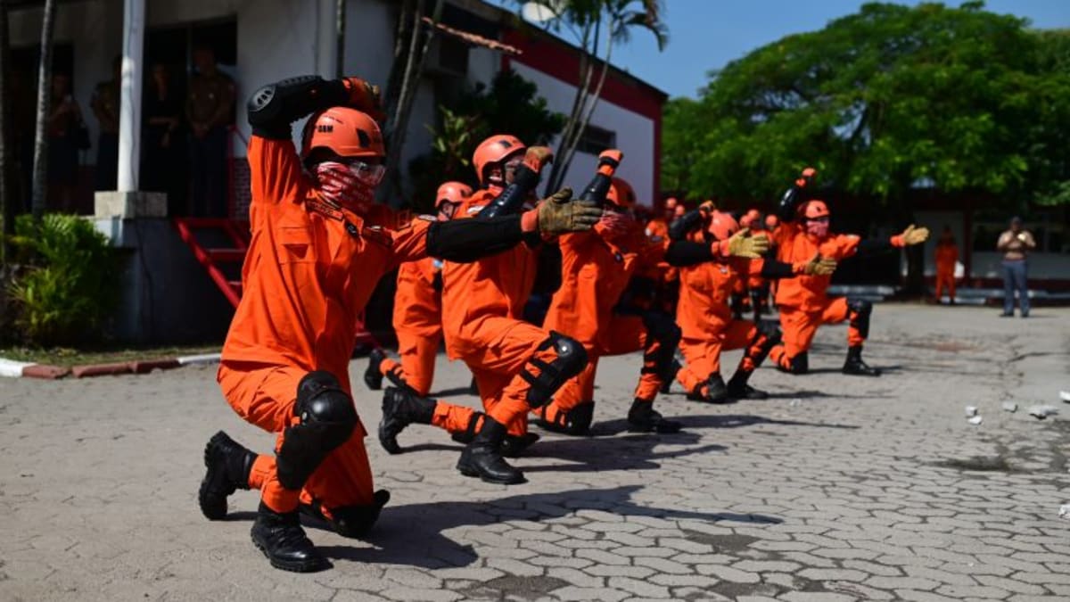 CBMERJ forma 11ª turma do Curso de Operações de Salvamento em Desastres e inaugura Centro de Treinamento Subaquático