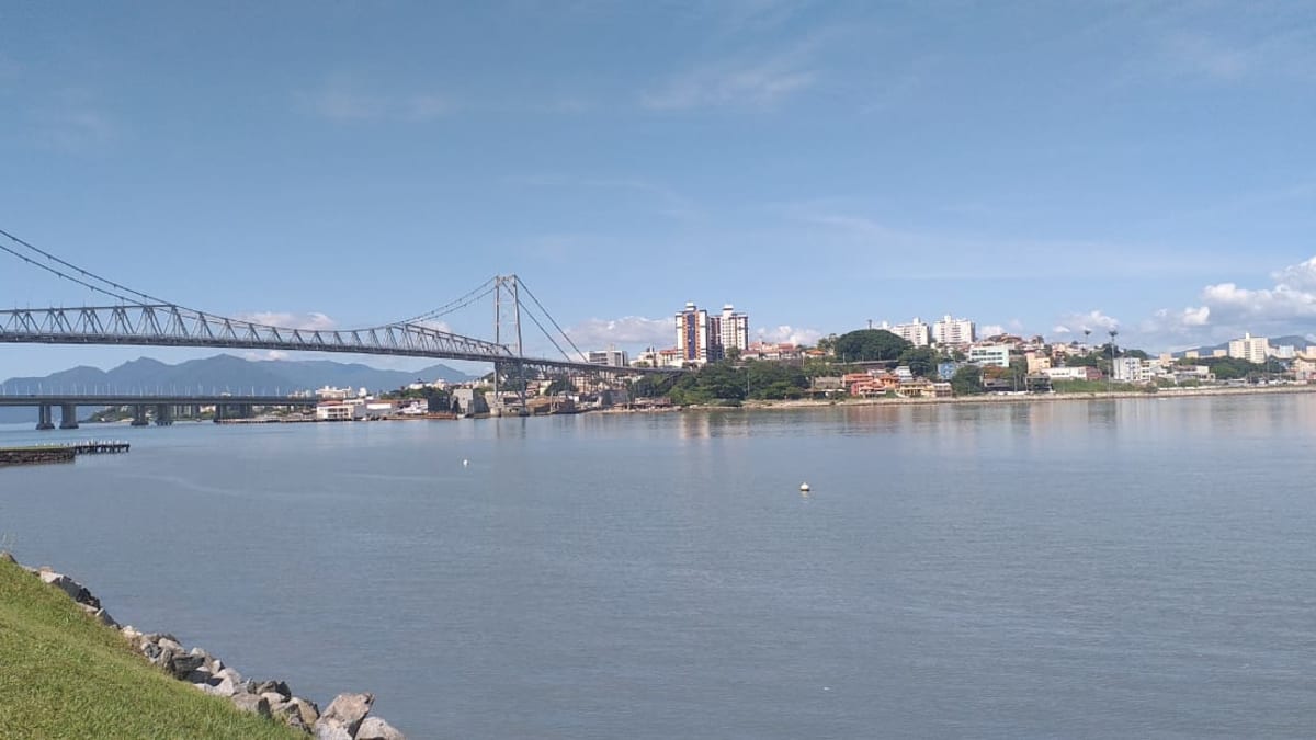 Frente fria provoca temporais e queda de temperatura em Santa Catarina