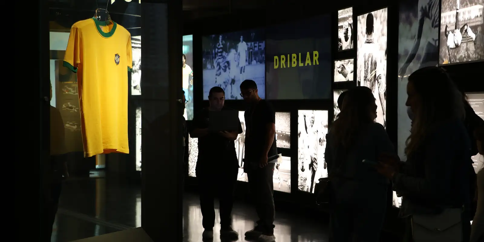 Museu do Futebol lança exposição com camisas da seleção brasileira