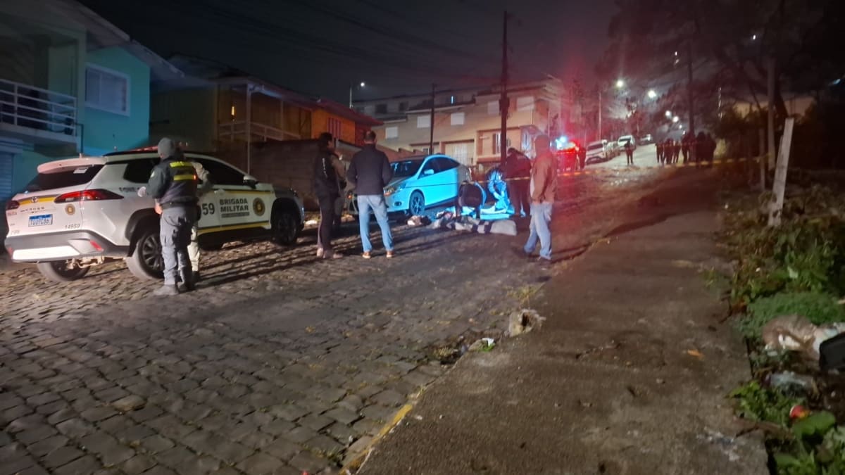 Homem é atropelado e fica preso embaixo de veículo em acidente na região