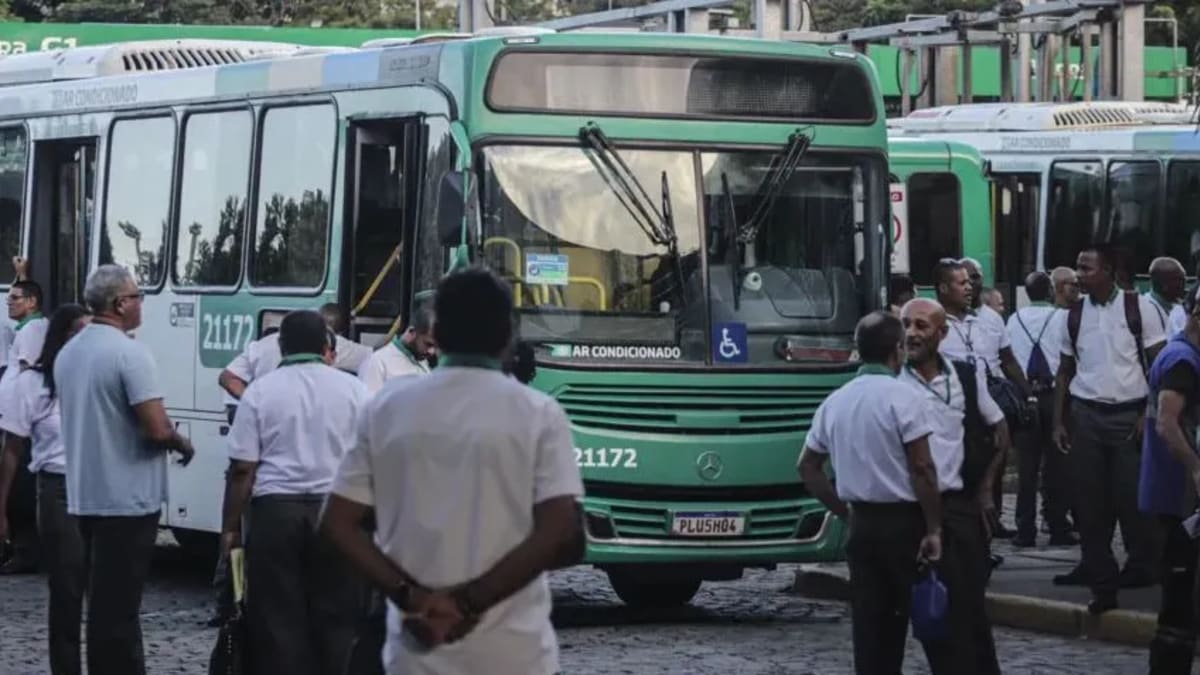 Reunião entre rodoviários e empresas de ônibus de Salvador é suspensa e greve pode ocorrer na sexta-feira