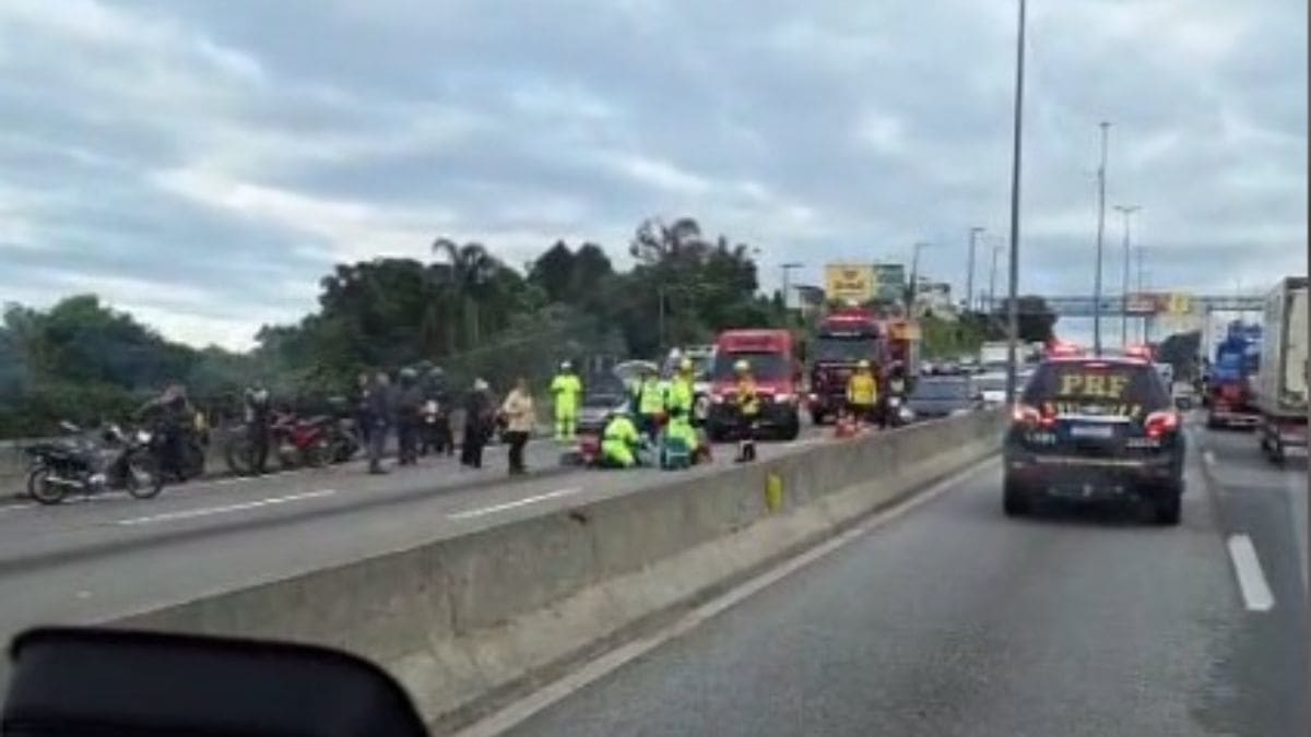 Acidente entre caminhão e motocicletas na BR-101 em Santa Catarina deixa uma vítima fatal