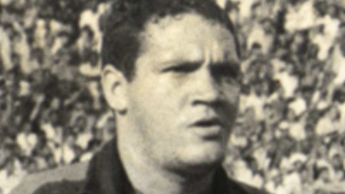 Morre Romenil, ex-zagueiro e ícone do Esporte Clube Vitória, aos 82 anos