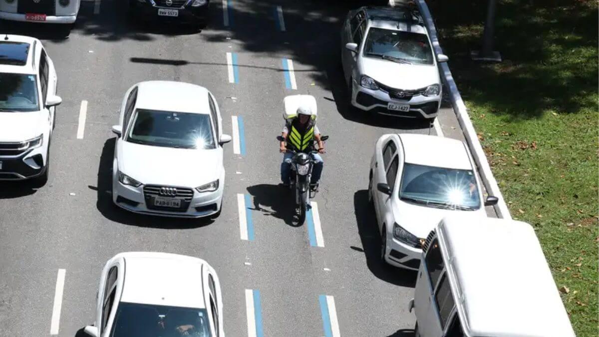 São José sanciona lei para implantação de faixas azuis em vias com grande fluxo de veículos