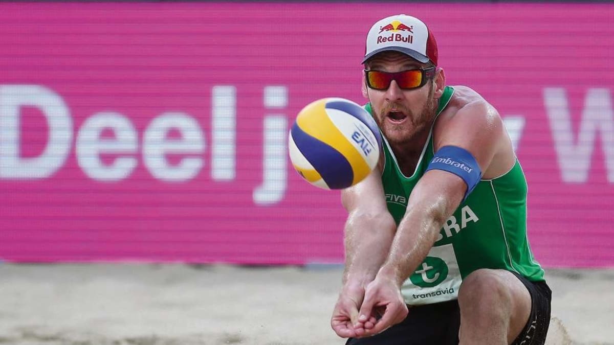 Alison Cerutti, o Mamute, é eleito para o Hall da Fama do Vôlei, representando o Espírito Santo