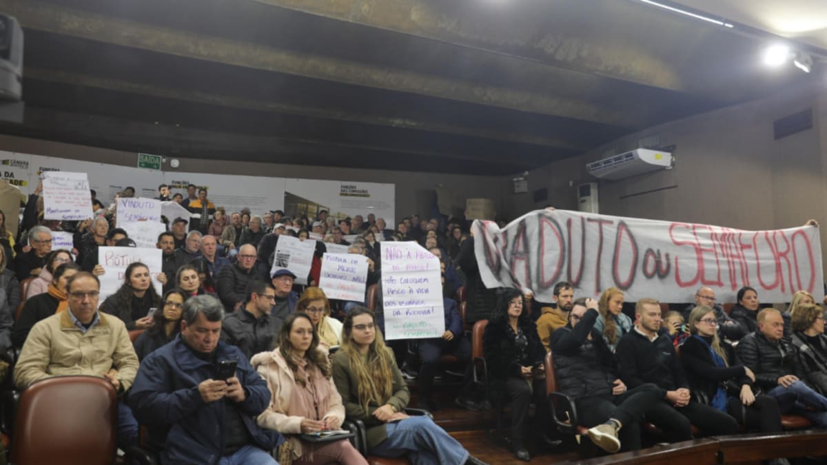 Moradores de Monte Bérico protestam contra retirada de semáforos e pedem viaduto na rodovia