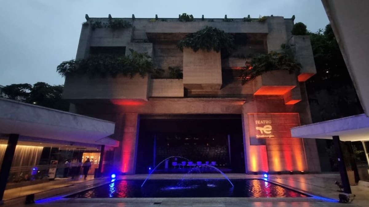 Teatro TotalEnergies promove visita guiada com narrativa teatral e memória histórica