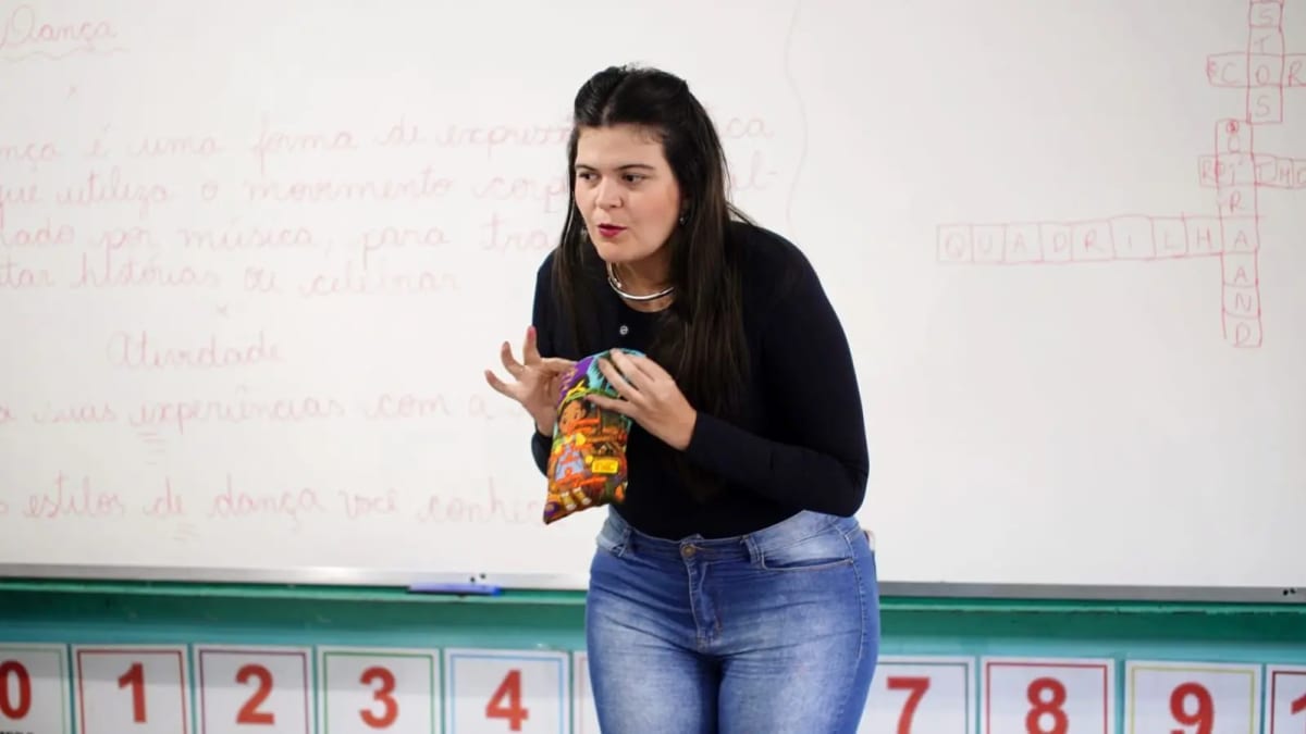 Campanha do Maio Laranja em Goiânia usa almofadas educativas para prevenir abuso infantil