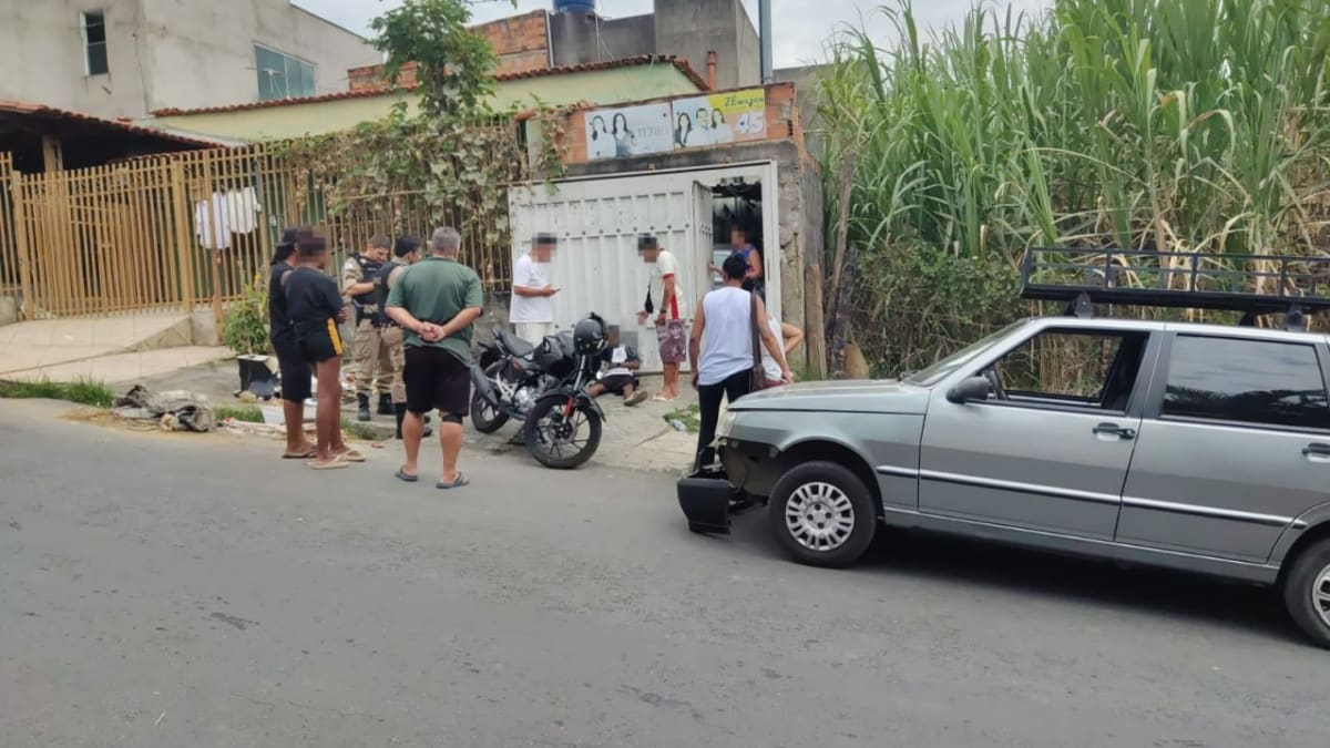Acidente entre carro e motocicleta deixa motorista ferida em Vespasiano