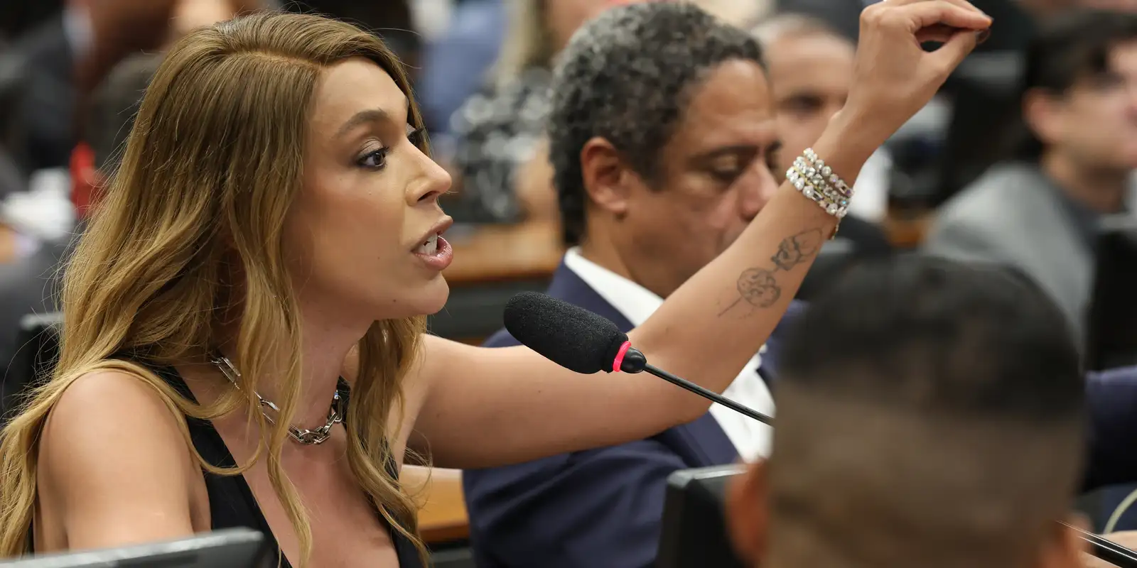 Governo rejeita aumento da jornada na PEC do fim da escala 6x1