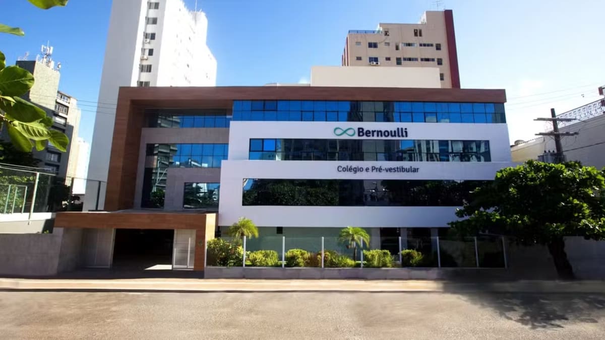 Justiça proíbe venda casada de materiais escolares no Colégio Bernoulli em Salvador