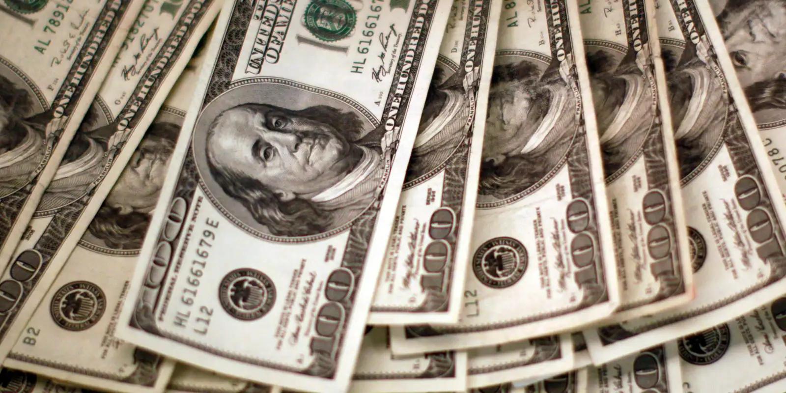 Dólar cai e bolsa sobe com avanço nas negociações entre EUA e Irã