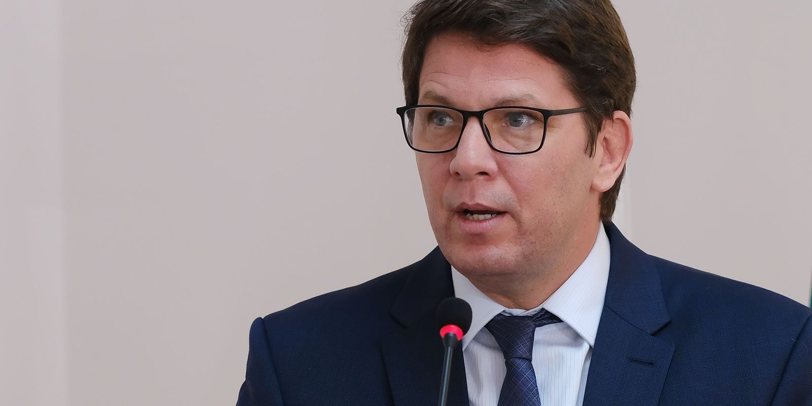 Ministro do STF dá prazo para Câmara explicar viagem de deputado Mário Frias