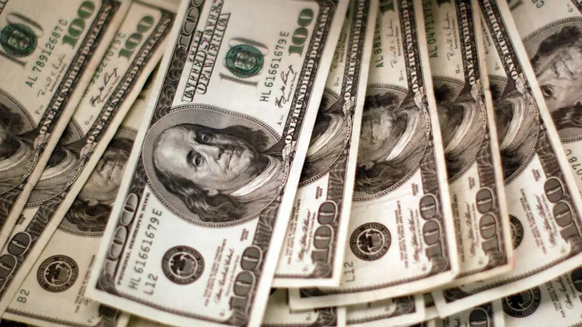 Melhora no cenário externo impulsiona bolsa e reduz dólar em meio à retomada da navegação no Estreito de Ormuz