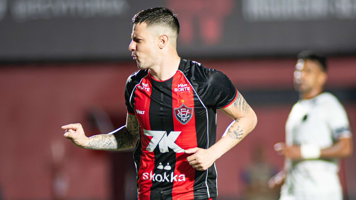 Vitória vira duas vezes e vence ABC com gols de Renato Kayzer e Renê