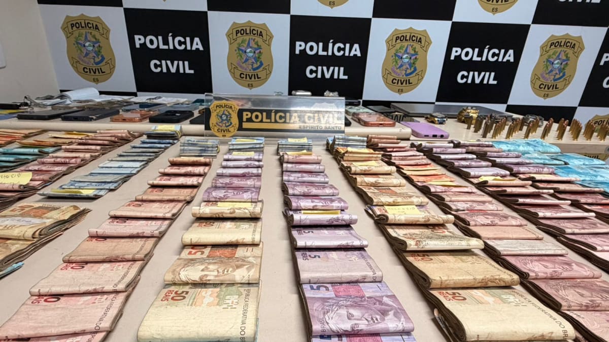 Operação em Cariacica apreende mais de R$ 62 mil, drogas, armas e veículos ligados ao tráfico