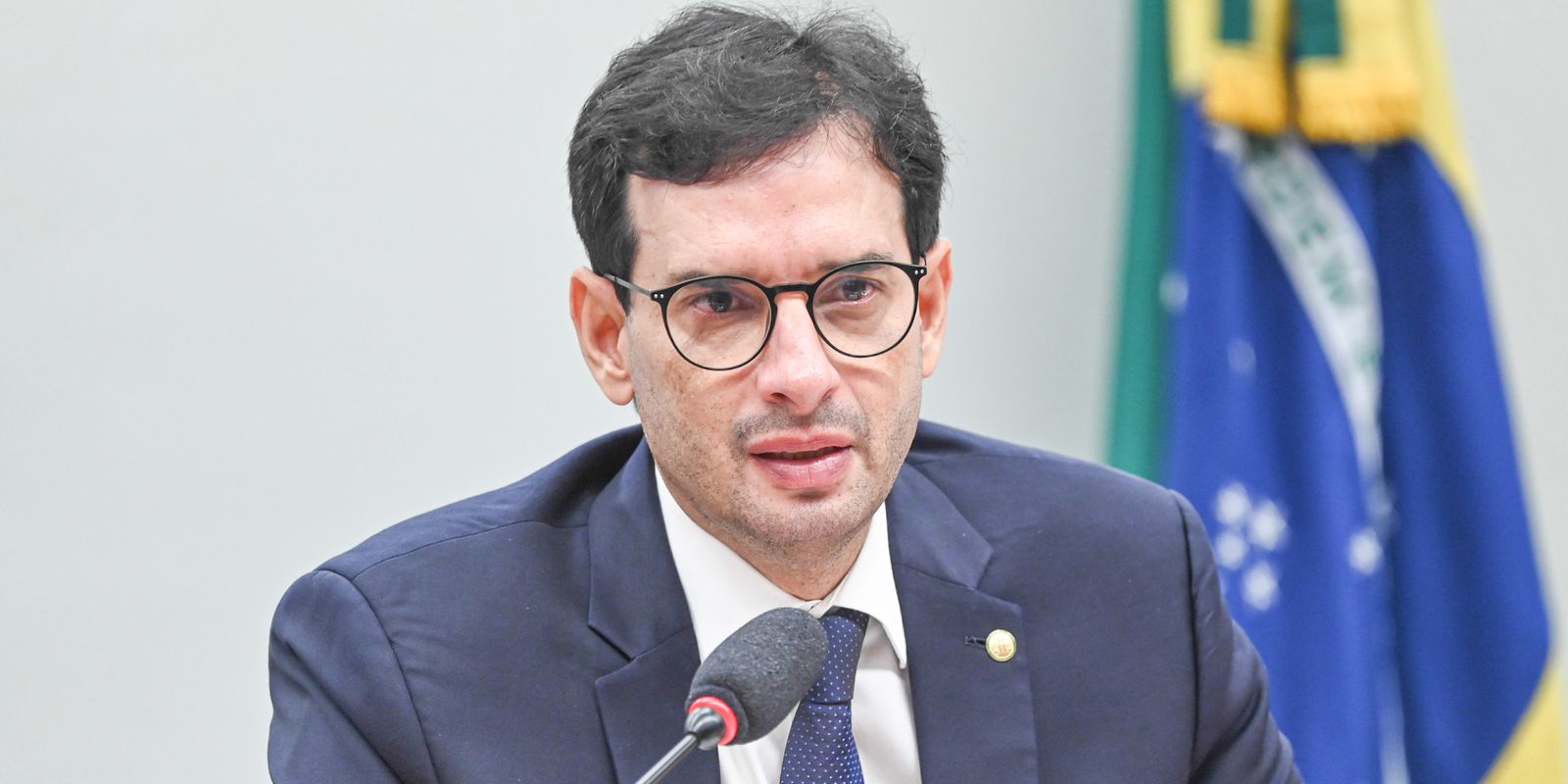 Relator defende jornada ilimitada para salários acima de 16 mil reais