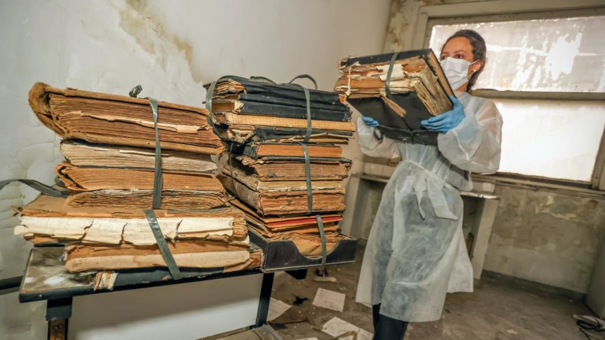 Recolhimento de documentos históricos do IML avança com quase 200 livros e arquivos preservados