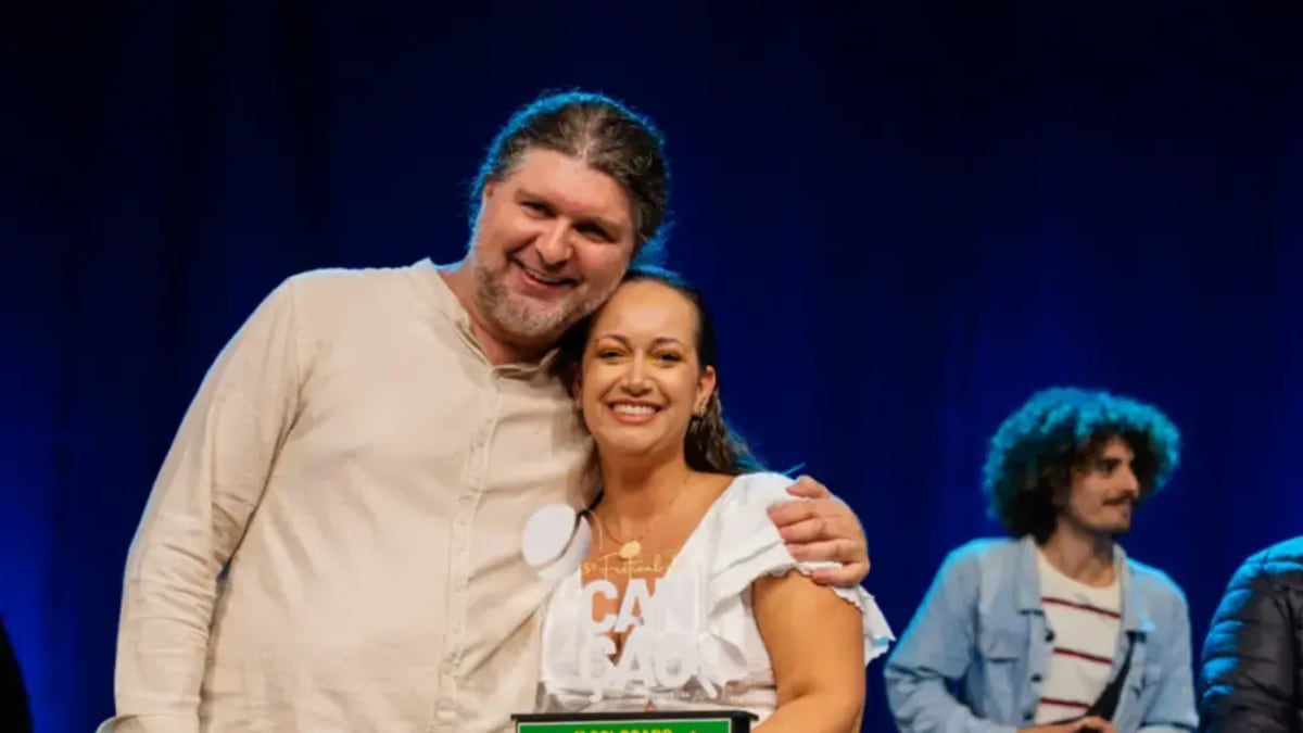Ana Paula Beling vence 5º Festival da Canção de Brusque com música autoral "Lua"