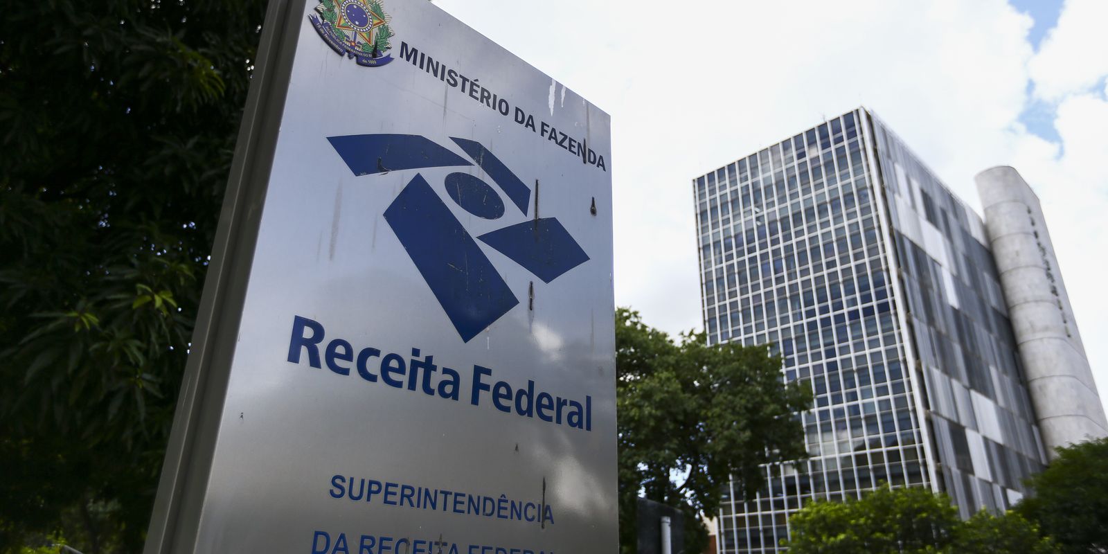 Arrecadação federal bate recorde em abril