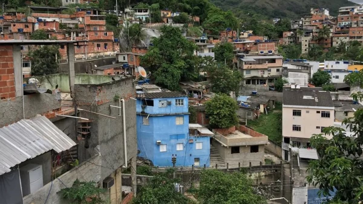 Polícia Civil realiza operação contra o Comando Vermelho no Complexo do Lins