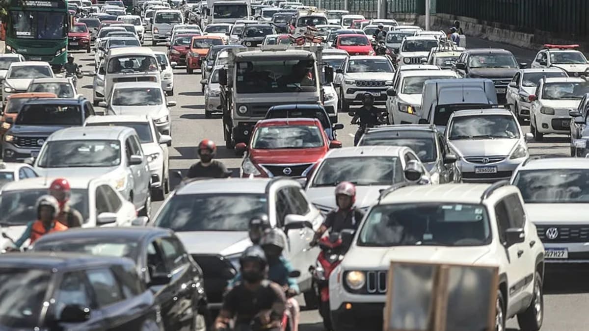 Greve dos rodoviários em Salvador termina com reajuste de 4,11% e provoca lentidão no trânsito